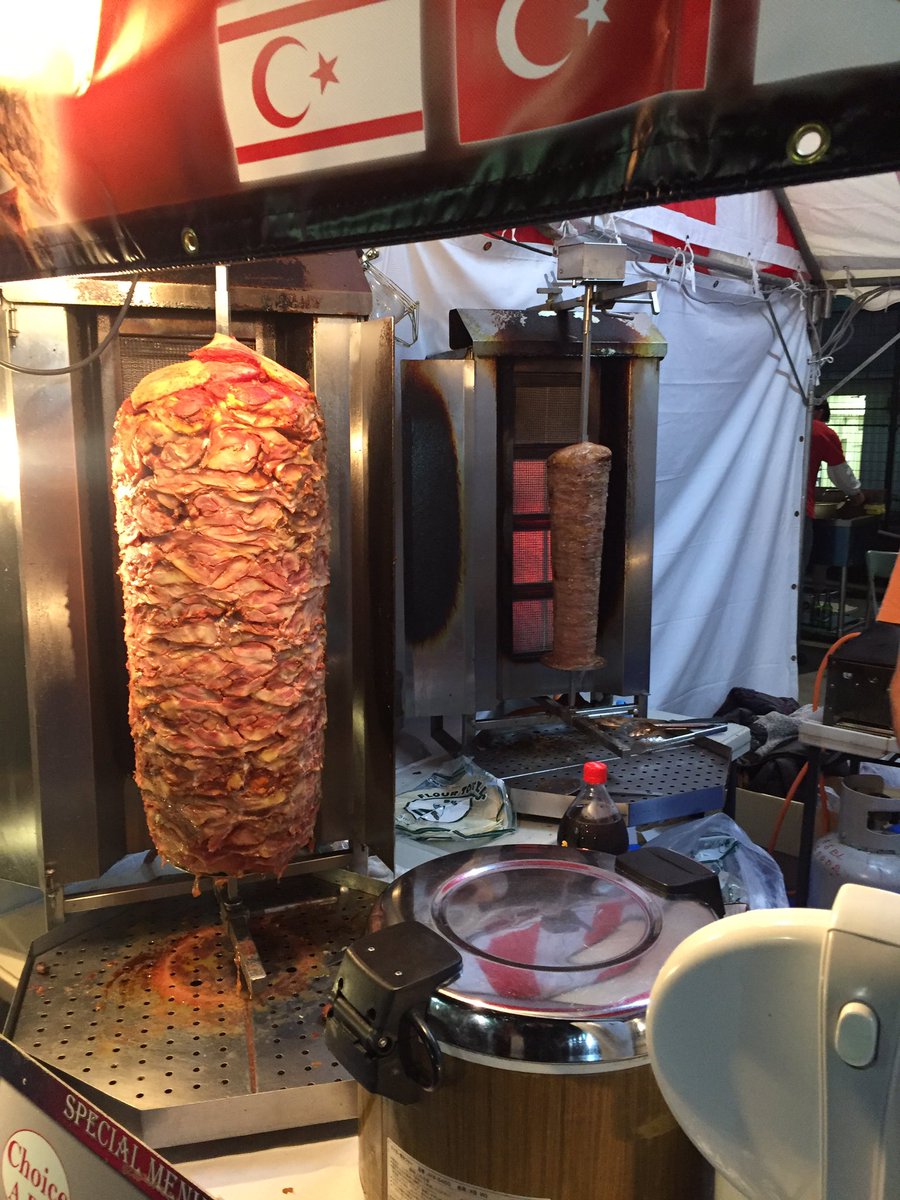 nibugomiyaji's tweet photo. 新宿大久保公園で開催中の『ケバブグランプリ』に知り合いが出店してるので行ってきました！親日家のトルコ人が作るケバブは絶品です！ケバブ好きは絶対に行くべし！ハセルフーズではトルコの美味しい食品がたくさんあるよ！是非！
#ハセルフーズ
#ケバブグランプリ https://t.co/wRzk5rw5Ih