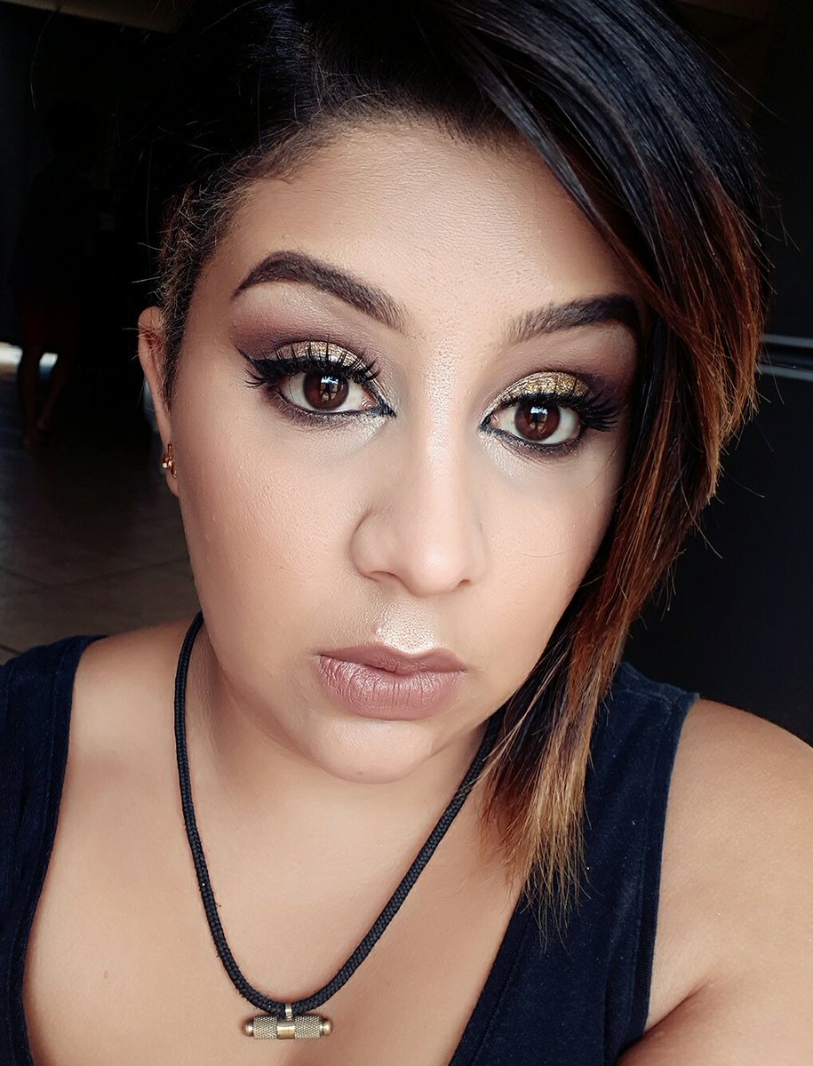 WingedBeautySA's tweet photo. Eye makeup look using @sigcosmetics Delectably Lavish Eyeshadow palette, @essencemakeup Super last Eyeliner. Lips @ColourPopCo Tidal, NYX Blush in Copper https://t.co/xcqoKD1aY0