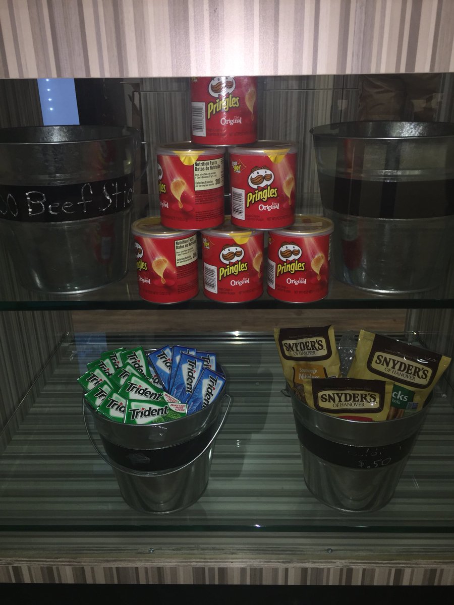 rookery_slinger's tweet photo. Still hungry after lunch? Stop in the Rookery to pick up some great snacks! #SlingerRookery #OwlNation #SlingerWI https://t.co/DFVBpIYOMj