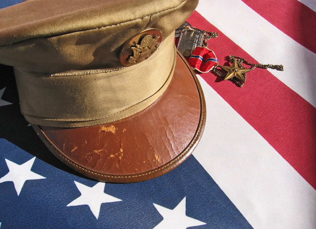 GiftAndHobbyIND's tweet photo. In observance of #VeteransDay all Veterans &amp; active duty military will receive FREE #GiftAndHobbyShow admission &amp; parking on Nov. 11th with valid ID. https://t.co/4X6vC69sNU