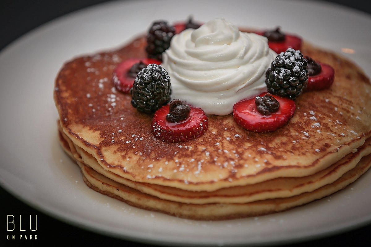 bluonpark's tweet photo. Things to look forward to this weekend = #Brunch featuring Pancakes with fresh berries and topped with chantilly. https://t.co/3ieRrUdYHU