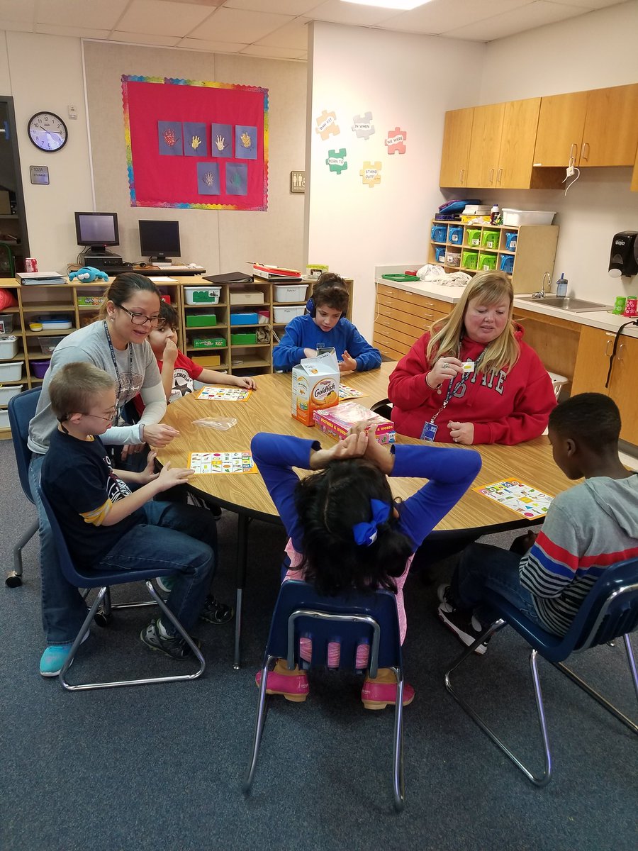 B-I-N-G-O! Group time is always fun!! #bearshine