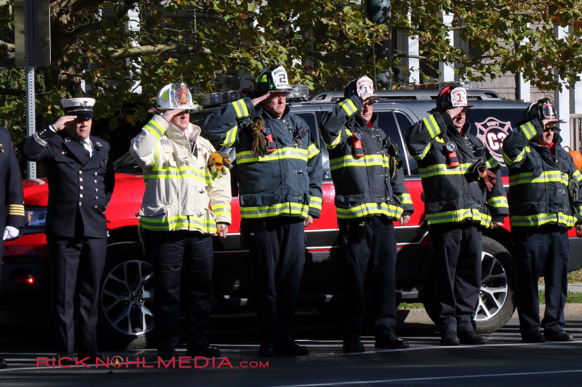 RickNohl's tweet image. Belmont MA Firefighters salute as the funeral procession for Watertown MA Chief of Department Mario Orangio passes by. @Local_1347 @IAFFNewsDesk #belmont #local1637