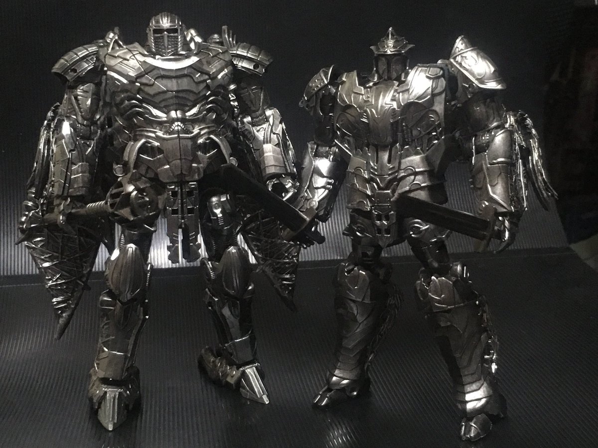 しみず清麿 בטוויטר ドラゴンストームのロボットモード ドラゴニカスとストームレインの2体の騎士に分離変形 劇中では2体どころか 円卓に立ち会った騎士達の12体合体でしたがw トランスフォーマー トランスフォーマー最後の騎士王