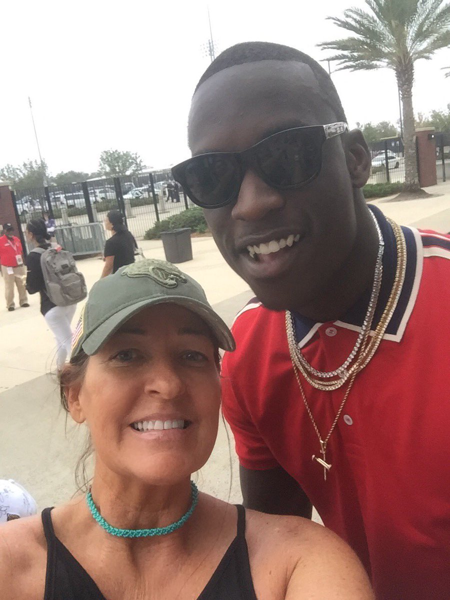 footballchic904's tweet photo. Hoping that Vets going to the game rep their team & their service. #GoJags #GoNavy #SaluteToService #Sec150 @TelvinSmith_22 https://t.co/9tkRqxnXkg
