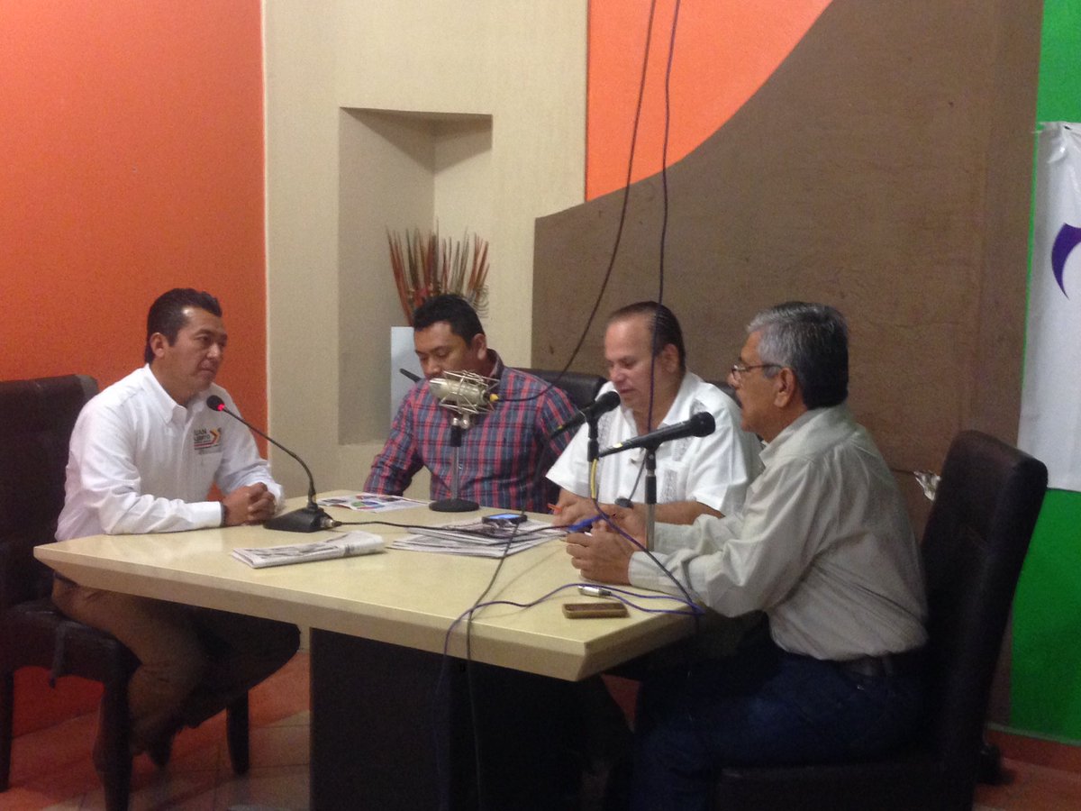JuanAlbertoR1's tweet photo. Agradezco a la radio de Iguala por la entrevista https://t.co/zMzUb756ji