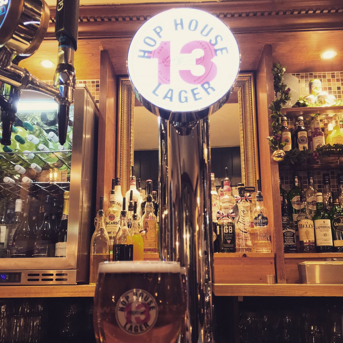 royalwilliamiv's tweet photo. Can we all give a warm welcome to our new friend #hophouse13 @GuinnessGB https://t.co/84KgxaF4SS