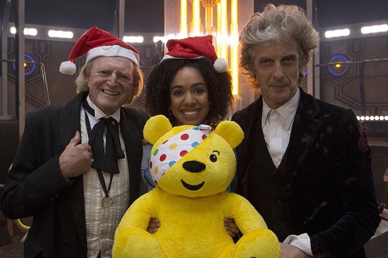 RadioTimes's tweet image. #DoctorWho releases new Christmas cast photos for #ChildrenInNeed 
radiotimes.com/news/tv/2017-1…