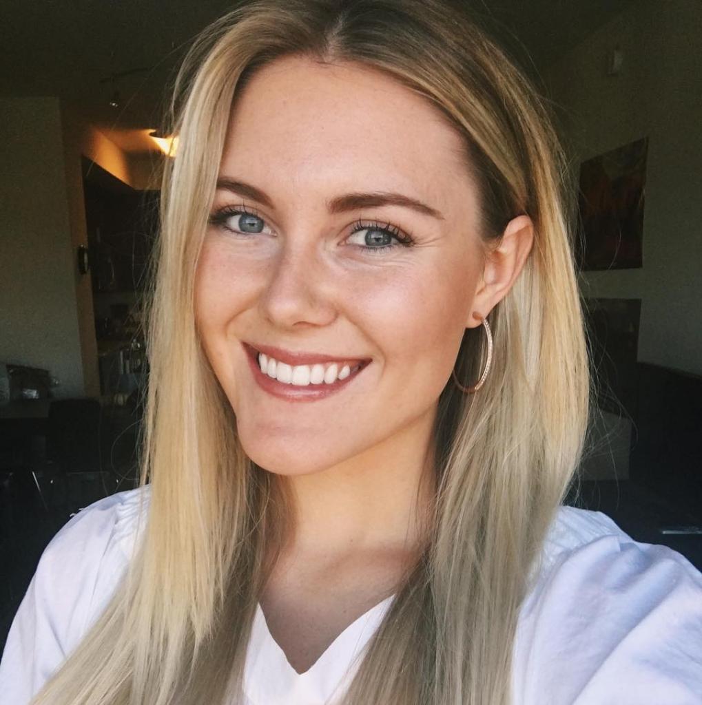 Honest_Beauty's tweet photo. A smile so big can only mean one thing...it's Friday! π #EverythingPrimer #LuminizingPowder #CreativeKiss (Photo via Instagrammer /lyss.babe) https://t.co/SvNJ0y8kC8