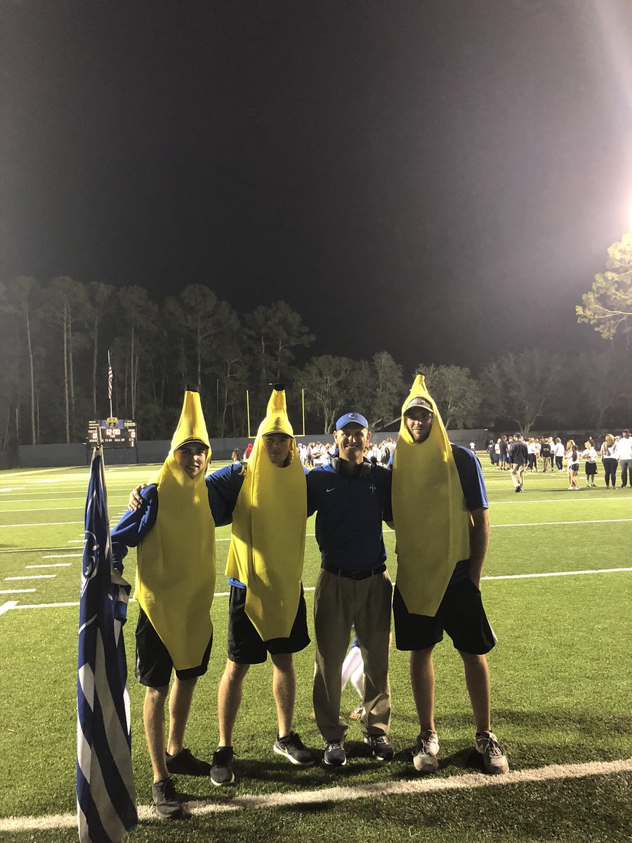 nannernation123's tweet photo. See y’all later😈🍌 @HernandoHighh #Gameday https://t.co/mIt6OLynzG