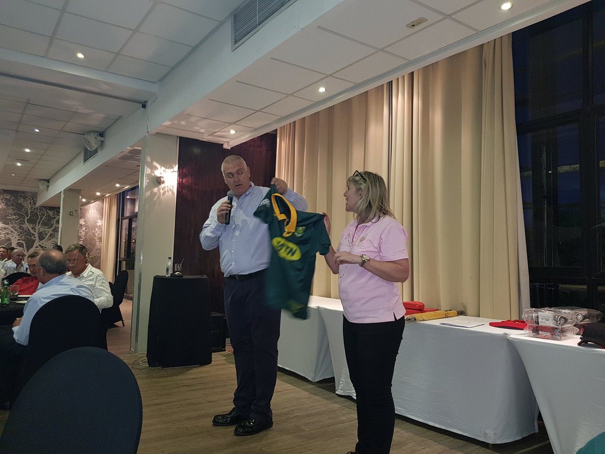 KingEdVIISchool's tweet photo. #RedGolfDay⛳🏌️♂️ @KingEdVIISchool auction of OB @M_marxi2 jersey sells at
R50 000 towards #DavidCoxFund 👐🏻👏🏻👏🏻👏🏻amazing!!! #redfamily stands together! https://t.co/7KxETKT6nH