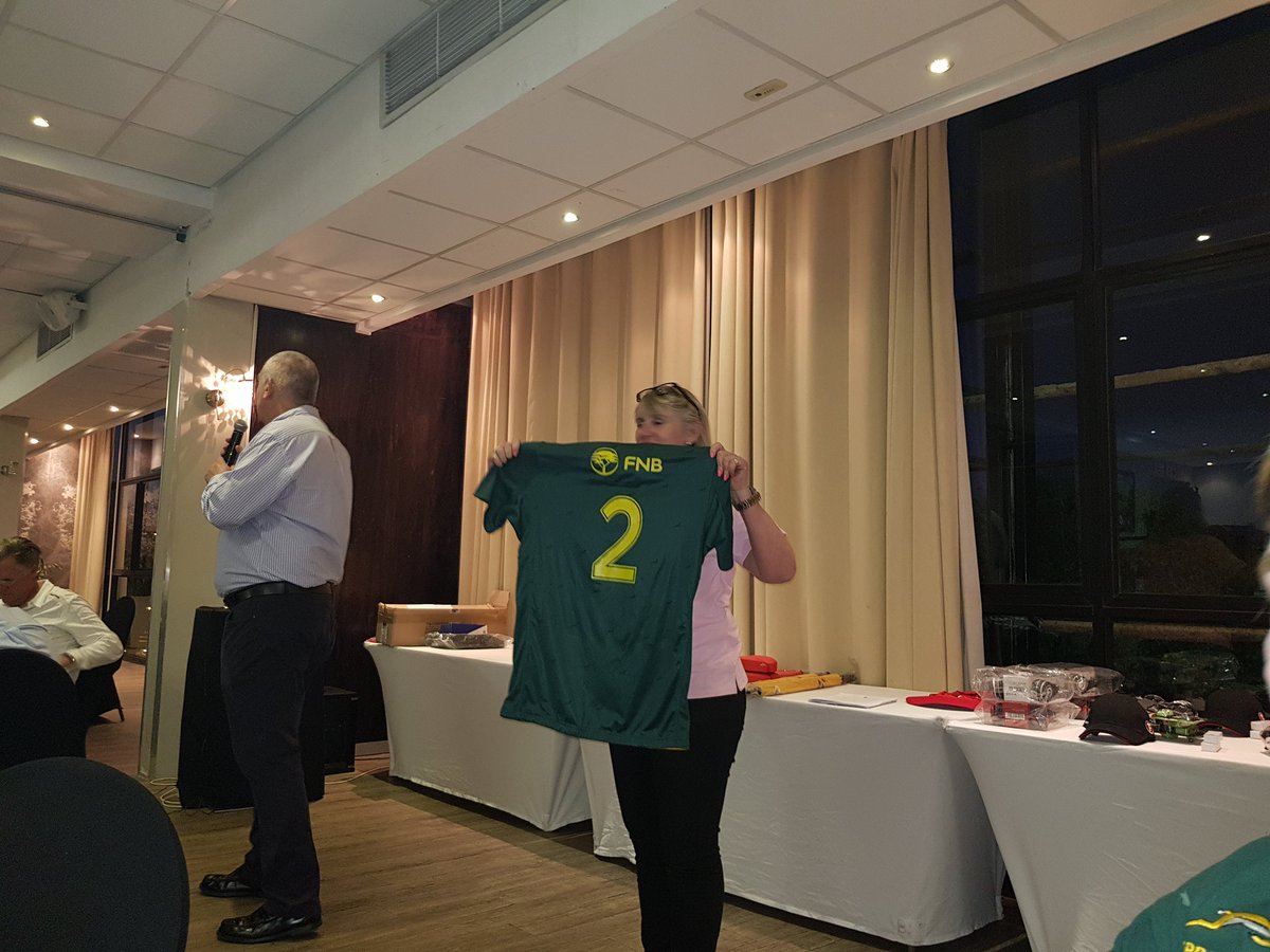 KingEdVIISchool's tweet photo. #RedGolfDay⛳🏌️♂️ @KingEdVIISchool auction of OB @M_marxi2 jersey sells at
R50 000 towards #DavidCoxFund 👐🏻👏🏻👏🏻👏🏻amazing!!! #redfamily stands together! https://t.co/7KxETKT6nH
