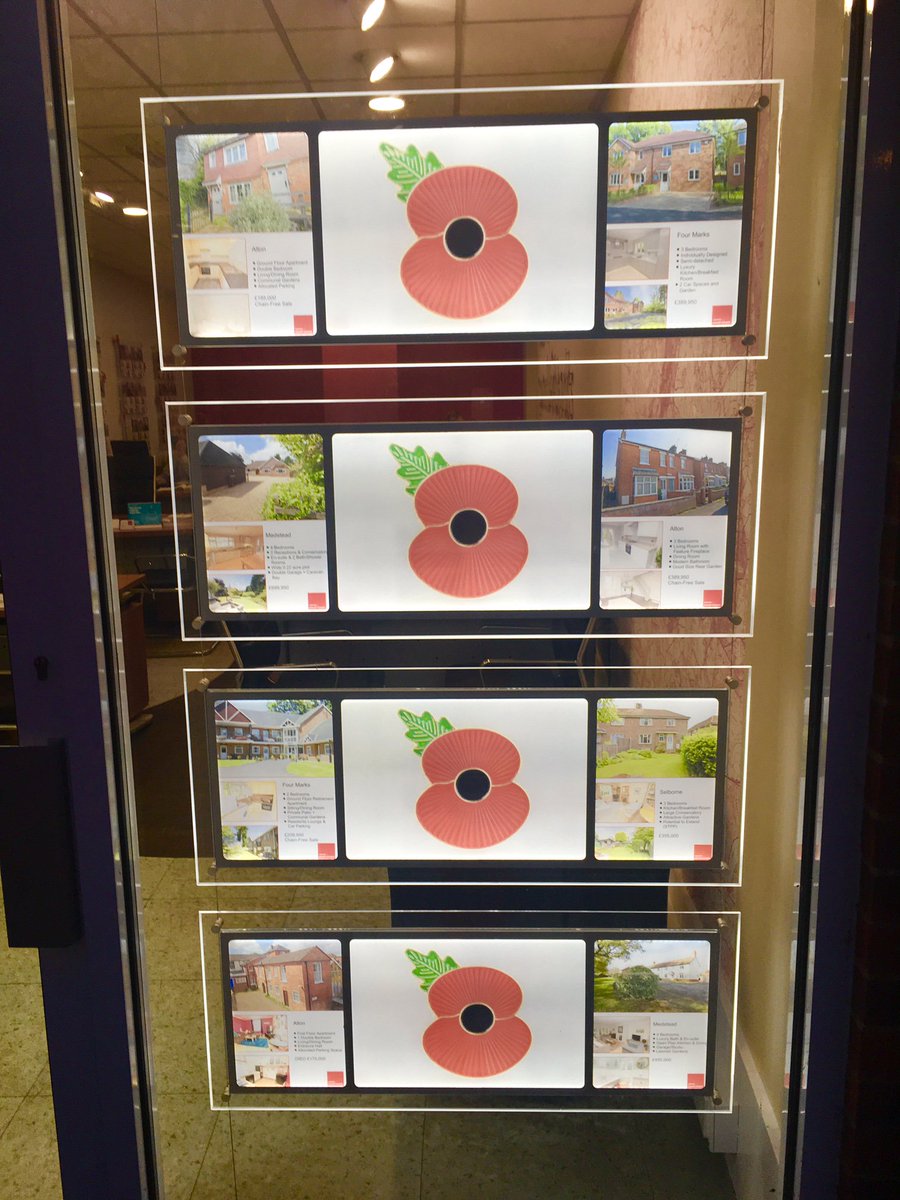 wprAlton's tweet photo. #RemembranceDay2017 #Alton #PoppyAppeal #Poppies #windowdisplay #WPRAlton https://t.co/Gz8ElQdkb1
