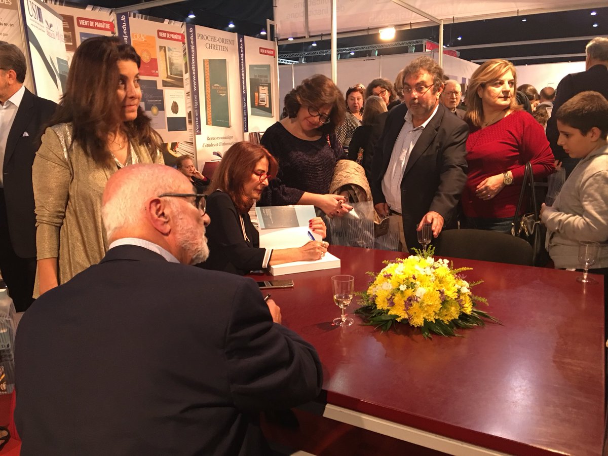 USJLiban's tweet photo. Signature de l’ouvrage #EditionsUSJ par Christine Babikian Assaf, Carla Eddé, Levon Nordiguian, Vahe Tachjian sur le #standUSJ au #sdlbey17 https://t.co/fZUrzv4YyH