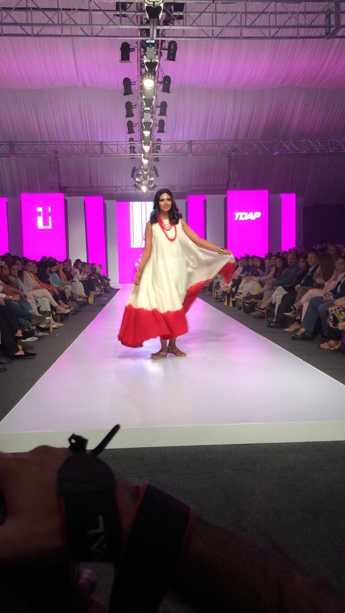 adeeqanazir's tweet photo. #ThePinkTreeCompany presents "Bougainvillea Diaries" at #MadeInPak17 by #FashionPakistan x #TDAP 
 #FPMF17 #MillennialFashion #TVOnePk https://t.co/RrhIDHGPur