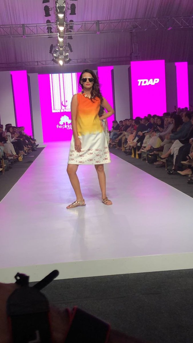 adeeqanazir's tweet photo. #ThePinkTreeCompany presents "Bougainvillea Diaries" at #MadeInPak17 by #FashionPakistan x #TDAP 
 #FPMF17 #MillennialFashion #TVOnePk https://t.co/RrhIDHGPur
