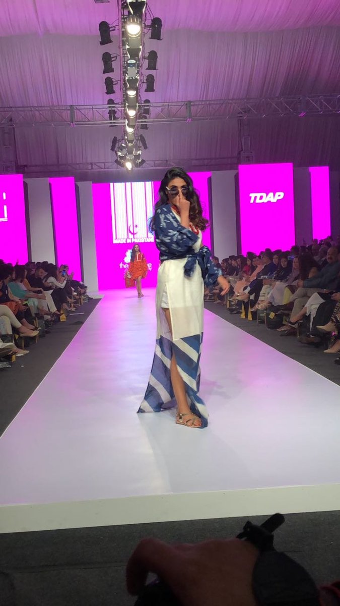adeeqanazir's tweet photo. #ThePinkTreeCompany presents "Bougainvillea Diaries" at #MadeInPak17 by #FashionPakistan x #TDAP 
 #FPMF17 #MillennialFashion #TVOnePk https://t.co/RrhIDHGPur