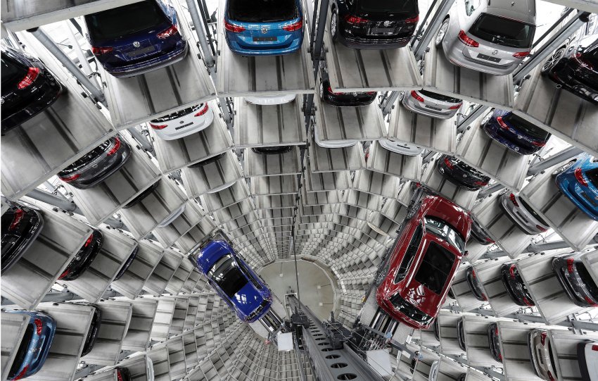 spiegelonline's tweet photo. Dieselskandal: Finanzaufsicht prüft neuen Vorwurf gegen Volkswagen https://t.co/ZrzNtvYO6T https://t.co/pvYnVNNOT6