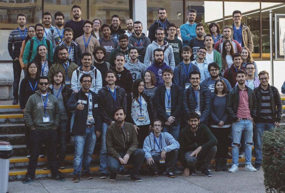 davbencue's tweet photo. Con mis alumnos en la clausura de #ISoftDays. Habéis hecho un gran trabajo y dejado el listón alto. Un programa muy interesante y una organización pulcra. Gracias también a la @etsii por su apoyo. https://t.co/oZ8Wg2b5Og