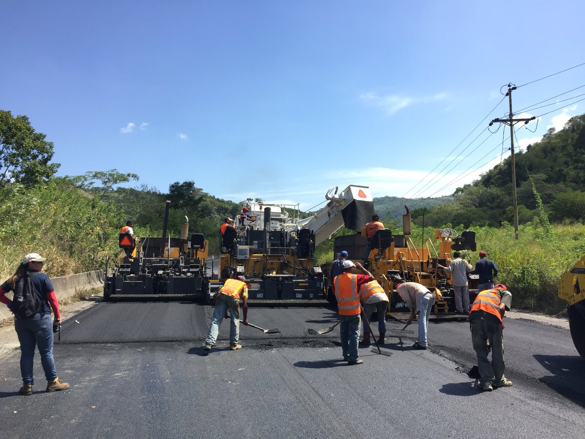 MagrettiCA's tweet photo. Pavimentación en escalera, Autopista Gran Mariscal de Ayacucho, estado Miranda, Venezuela. Noviembre 2017 @RoadWayne https://t.co/zKXVg1j5QI