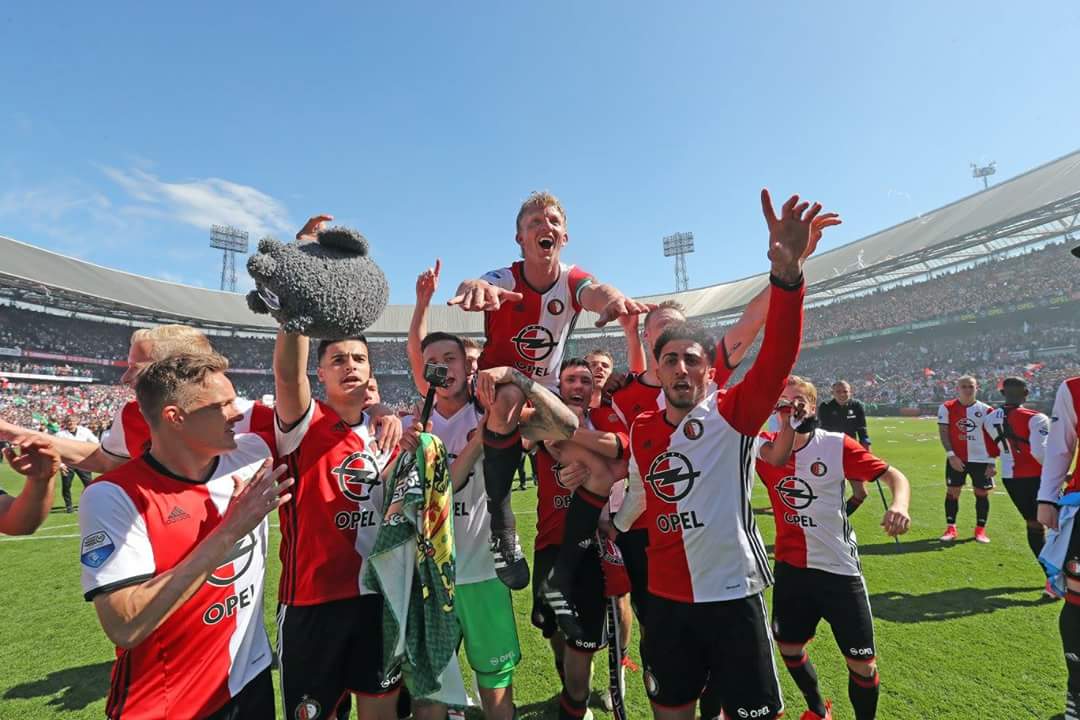 Feijenoord12's tweet photo. Die klank wordt overal gehoord, de klank van Feyenoord. De stem van de ware kampioen #14Mei2017 https://t.co/kiFihfhQI8