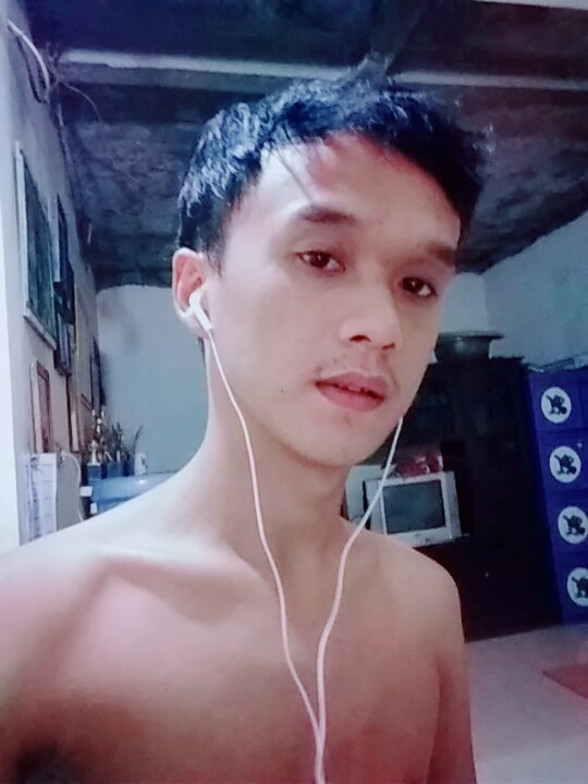 Biasanya org kalo lagi bahagia suka lupa sama org yg selama ini ada dan selalu membantu dia memberi jalan buat hdp lebih baik berkah deh buat yg merasa,saya sieh ikhlas nolong lilaita'ala di inget syukur gak juga ya gak papa gak minta apa2 kok