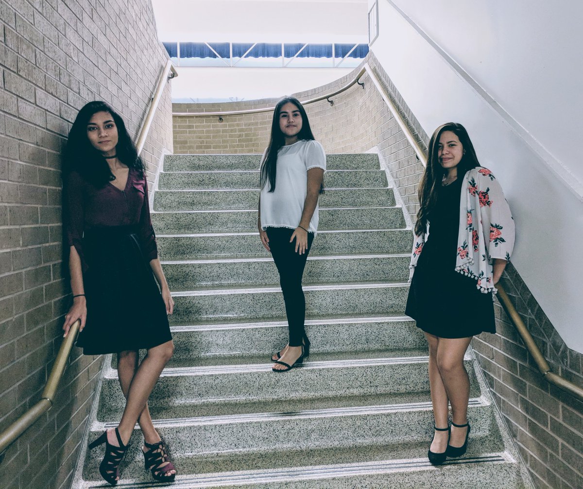 debate_khs's tweet photo. Ladies of KHS Debate
#ruletheroom
#winnerswin
#khsdebate https://t.co/PAXf4CECkP