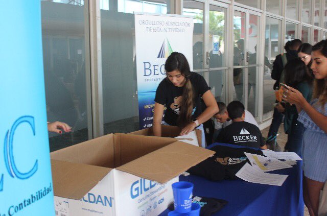 asec_uprb's tweet photo. Ayer se realizo la entrega de camisa a todos los miembros celebrando en grande los 30 años de aniversario. Todo estudiante que no pudo recoger su camisa tendrá hasta el jueves, 16 de noviembre. Gracias a todos por su apoyo y a nuestro auspiciador Becker. #TeamAsec #uprb https://t.co/q4Fy0k4QZw