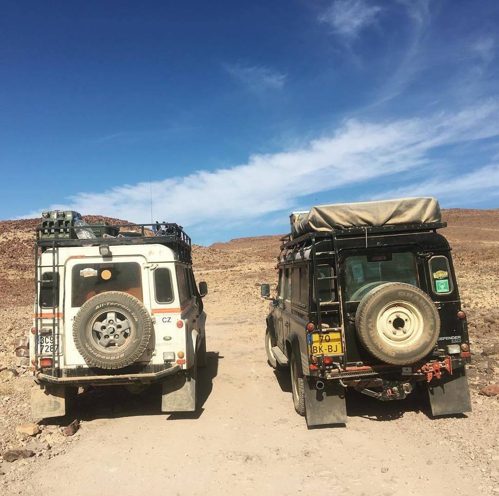 ourdefender's tweet photo. Found some landrover friends along the way through the Piste Tizi Tazazert. A beautiful off-road piste over the mo… https://t.co/nVIlIDB1I8 https://t.co/JUYM8v5uv0