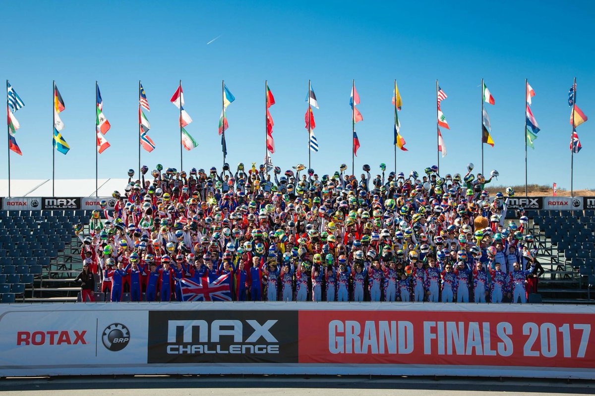 CopaRotaxbue's tweet photo. #RMCGF2017 > 360 pilotos. #RotaxArgentina 🇦🇷🇦🇷 📸 @rotaxkarting https://t.co/hT6SymMRvq