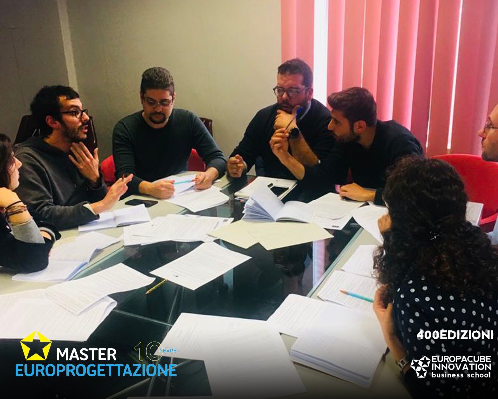 Europa2027's tweet photo. Il #Master in #Europrogettazione questa settimana è a #Palermo e #Milano.
Da nord a sud abbiamo trovato persone entusiaste di capire come funziona il sistema della progettazione europea. #MasterEU 🇪🇺️😊 https://t.co/7ZIYZrlqlc