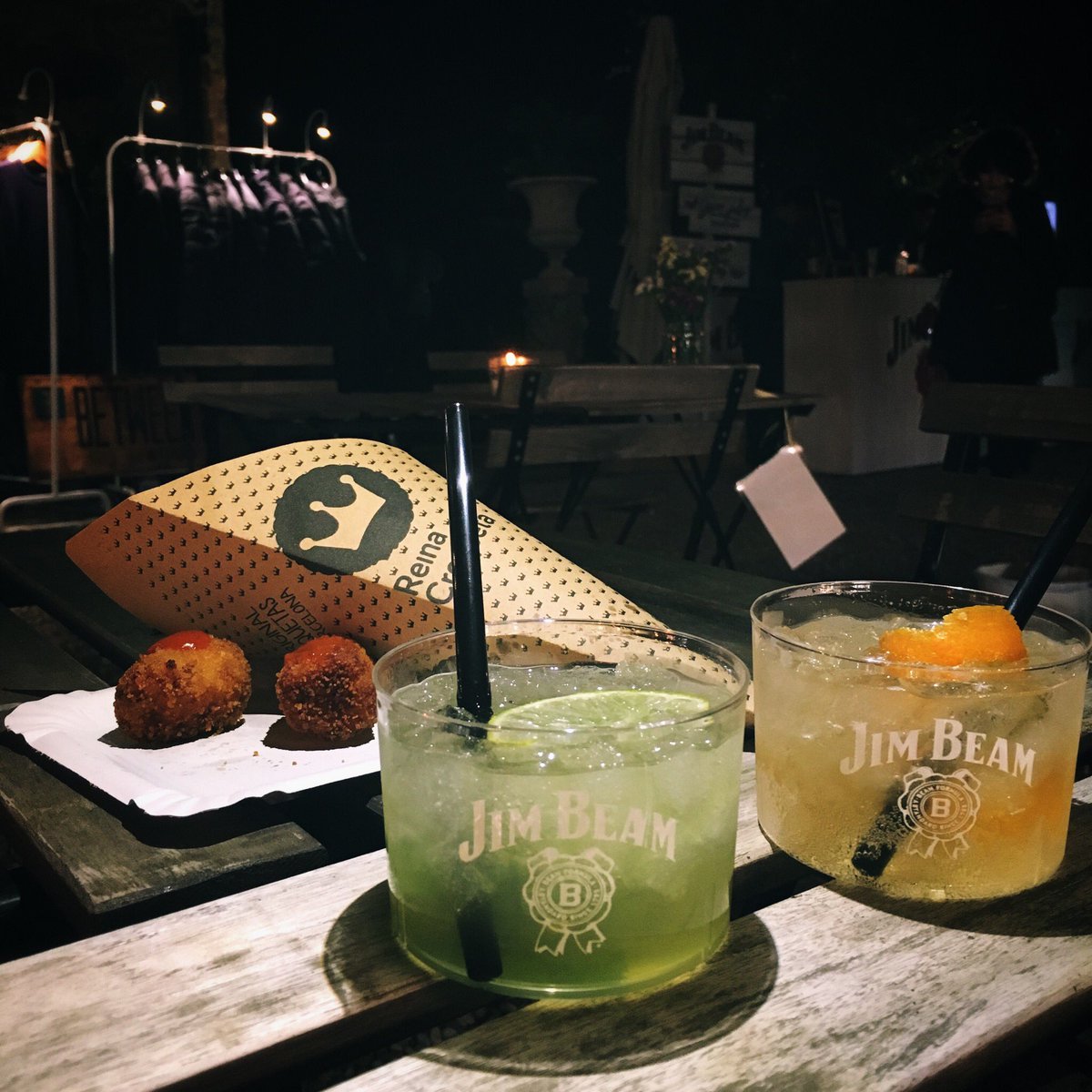 Sí rotundo a la combinación de croquetas y bourbon 😋🥃
#makehistory #ImprescindiblesJimBeam 

#foodiesbcn #bcngourmet #bcnenlasalturas