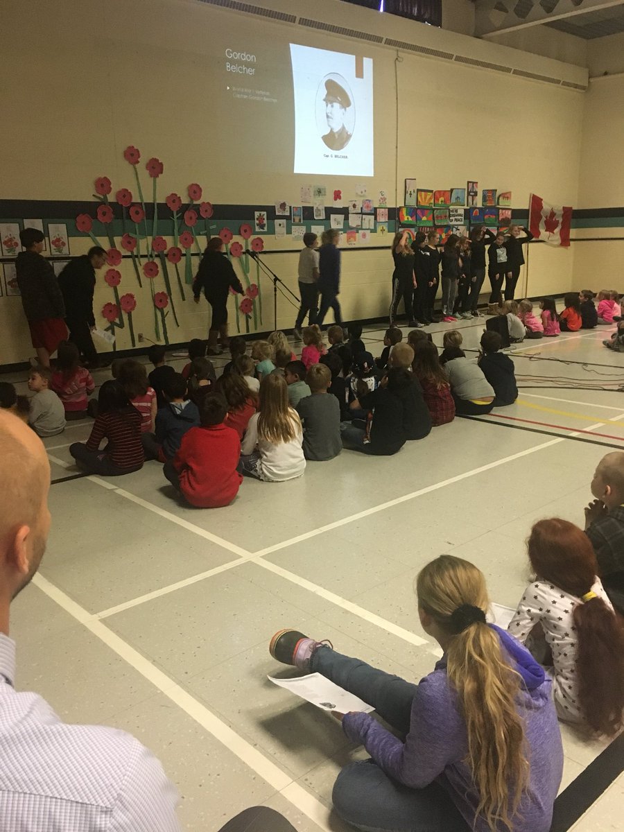 MrsConsorti's tweet photo. Using skills from drama and art to show our respect at the Remembrance Day assembly #tableau #layeredcolours https://t.co/CDKpjMcPSR