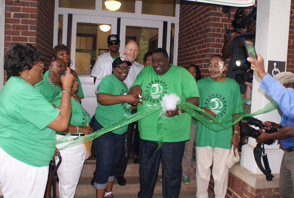 CrossRoads_Corp's tweet photo. For #ApparoLocalGood week today, we're answering "How do you see yourself spreading good down the road?" As a newly-named @myUWCC "United Neighborhood," we'll be investing in innovative ideas that can make #GrierHeights a better place... as always, *with* our neighbors. https://t.co/HyWbX1Dgct
