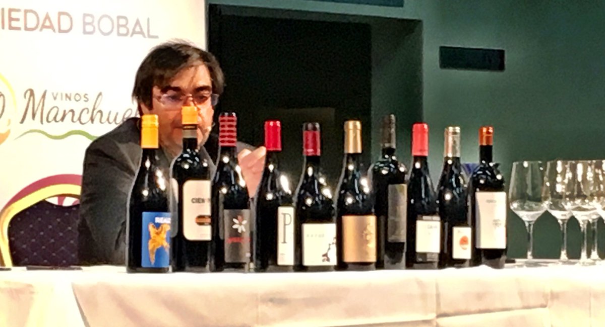 BodegasIllana's tweet photo. Comienza la cata de Bobales seleccionados por @JuanchoAsenjo nuestro Bobal Vino de Parcela entre ellos #conbobal https://t.co/2NhUJsWPvC