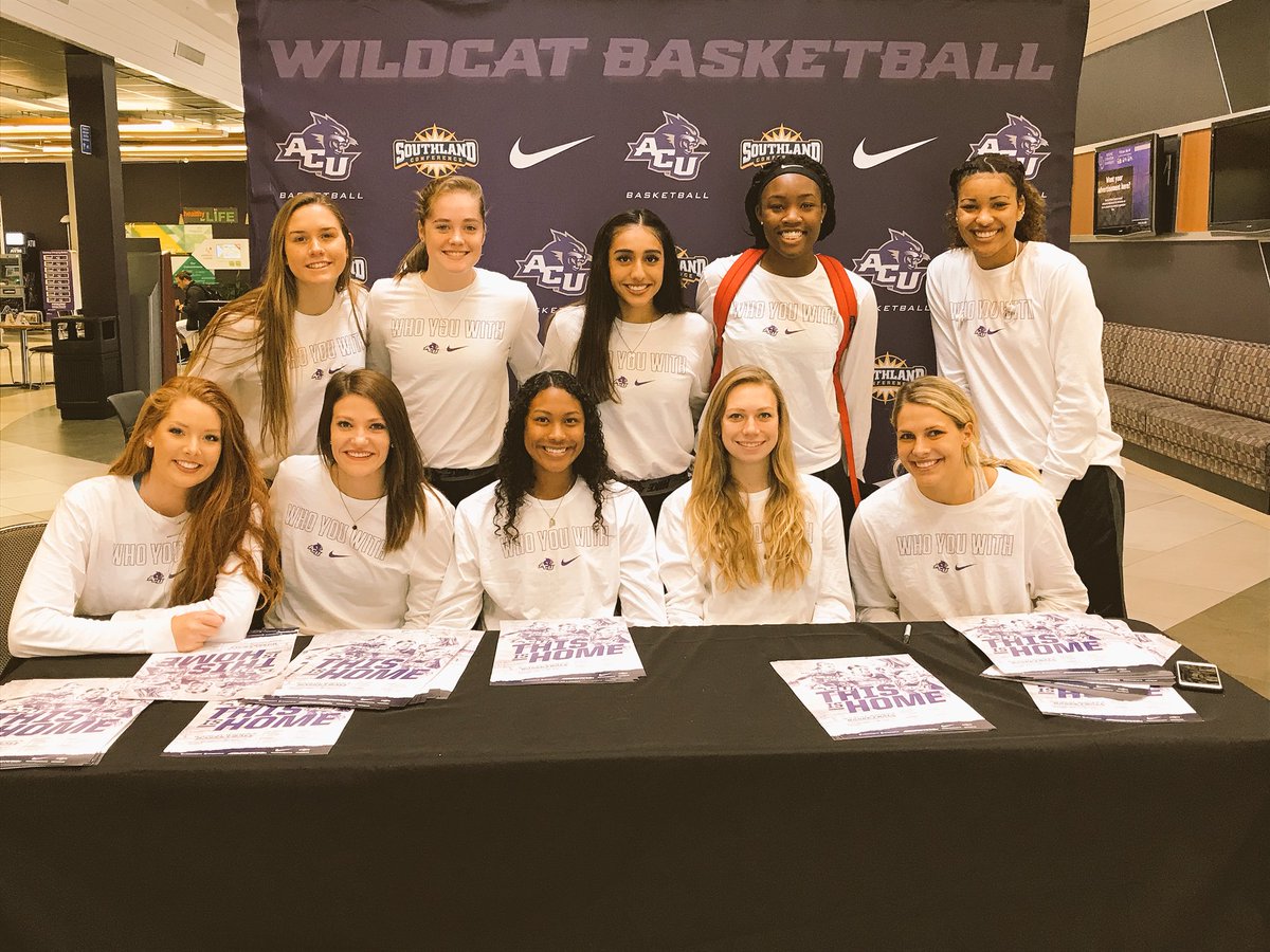 SportyDivaAE's tweet photo. Basketball season is here!! 😆Shoutout to our @ACUWBB team here pumping their game for tonight!! #ACUGameday https://t.co/pnC07KXQJW