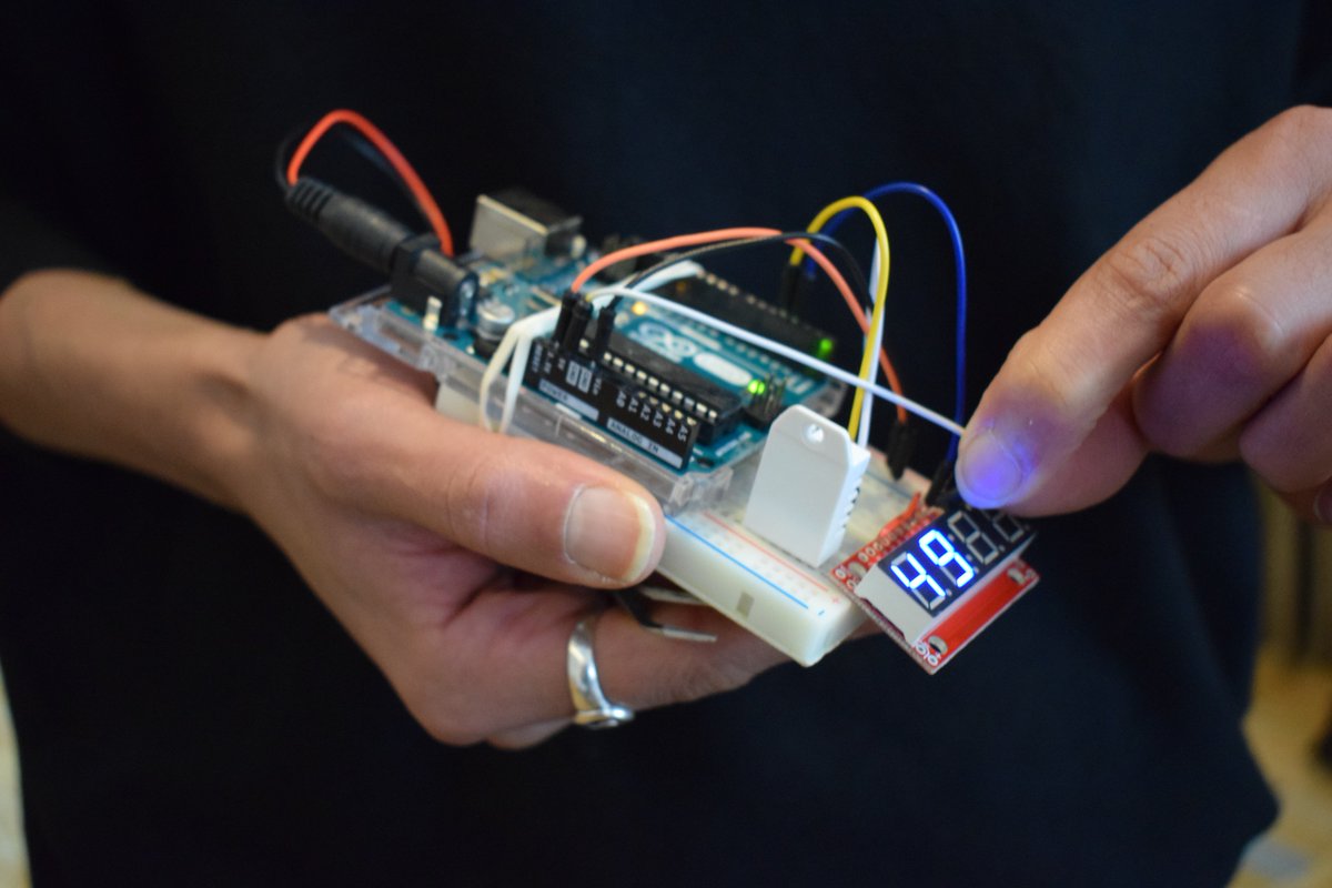 UCL_HWSB's tweet photo. We rolled up our sleeves and built a simple humidity and temperature @arduino sensor that helped us think about the role of #monitoring device design and use, how we collect data, and what that data means to us in our practice #TogetherSci @CwB_London https://t.co/9X0RmR9Whj