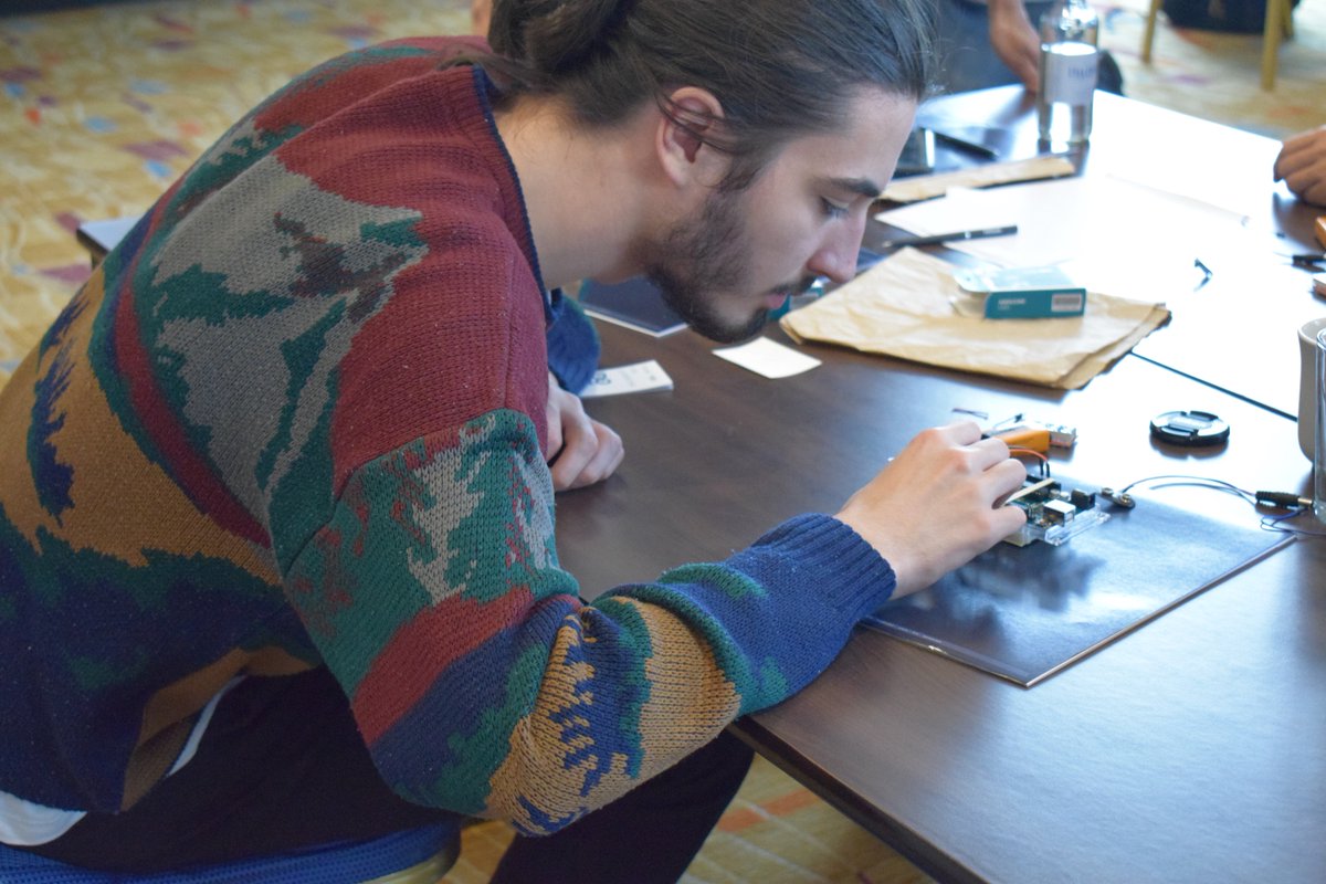 UCL_HWSB's tweet photo. We rolled up our sleeves and built a simple humidity and temperature @arduino sensor that helped us think about the role of #monitoring device design and use, how we collect data, and what that data means to us in our practice #TogetherSci @CwB_London https://t.co/9X0RmR9Whj