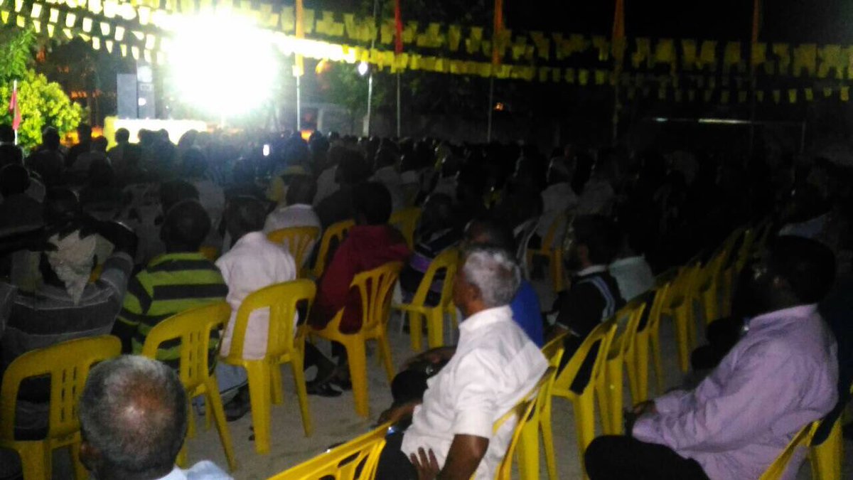 Simwarr's tweet photo. Gulhifaivaa Siyaasee Partythakun R. Maduvvari Jalsa Kuriyah dhanee
#MaduvvariJalsa
#RayyithungeBadhalu https://t.co/8sSIQW0Bg5