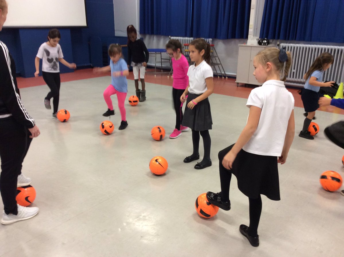 SSESS_'s tweet photo. Great session with the girls at Wheeler Primary School today! 

We are looking to work with more primary schools from January 2018 so if you know anyone who works at a school tag them in this post.  
• P.E Lessons • Lunchtime Club 
• After School Clubs and more! RETWEET ⚽️ https://t.co/zeEjv6k95O