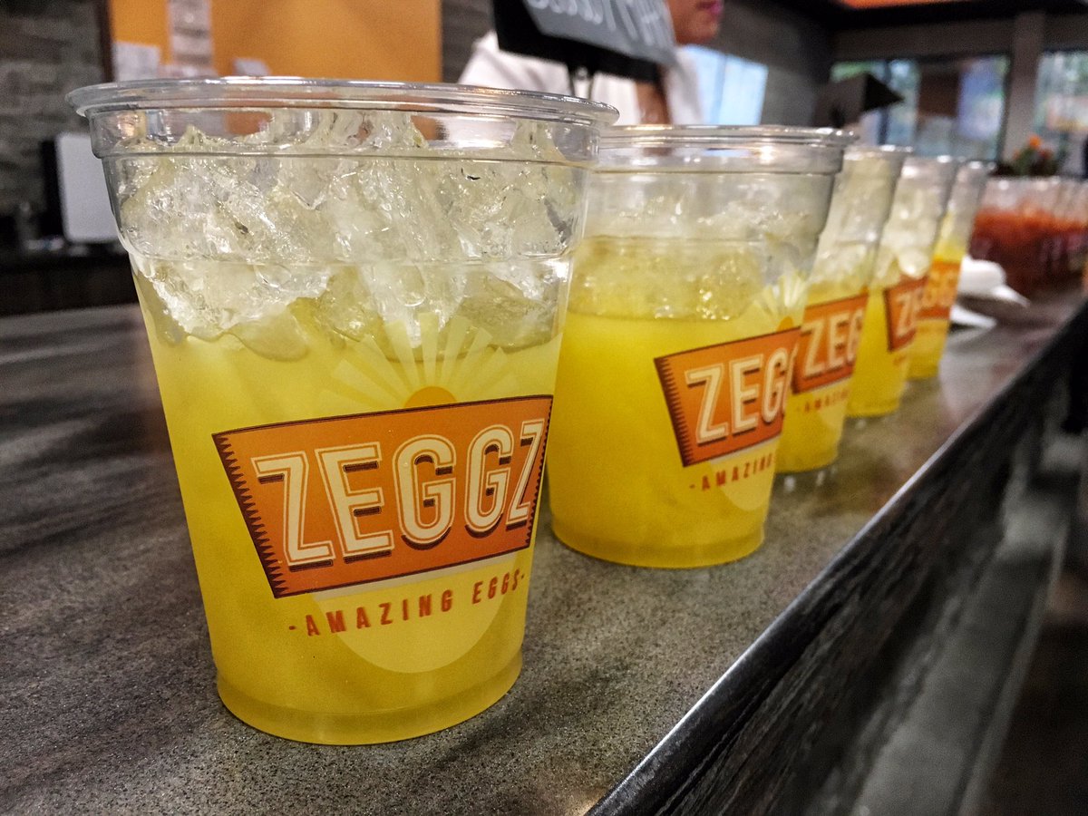 zeggzeggz's tweet photo. Last night was perfect for a #TOPSlouisville launch at #ZEGGZ on Lime Kiln! #BrunchEveryDay #BubblzMachine #mimosasfordays https://t.co/lnOsPIdMhx