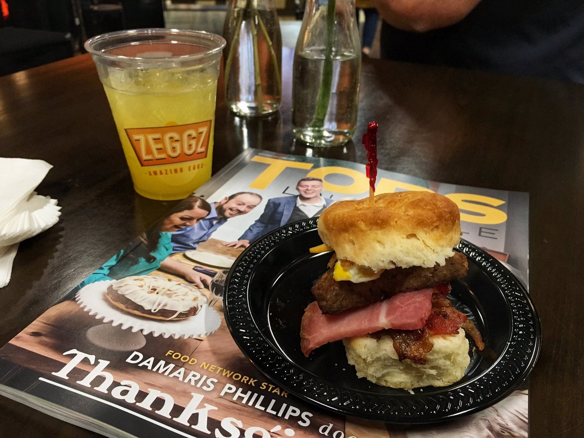 zeggzeggz's tweet photo. Last night was perfect for a #TOPSlouisville launch at #ZEGGZ on Lime Kiln! #BrunchEveryDay #BubblzMachine #mimosasfordays https://t.co/lnOsPIdMhx