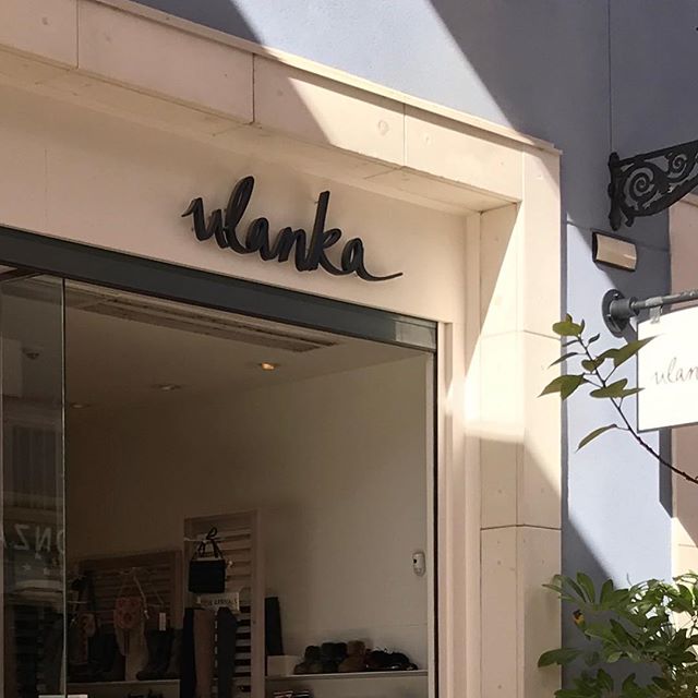 ZeniaCC's tweet photo. #really #nicesign #fail #doubletake #hadtotakeapic #whatdidthatsay #wanka #whatdotheysell π·: @richardbrooks7178 https://t.co/ZXisRf56Df