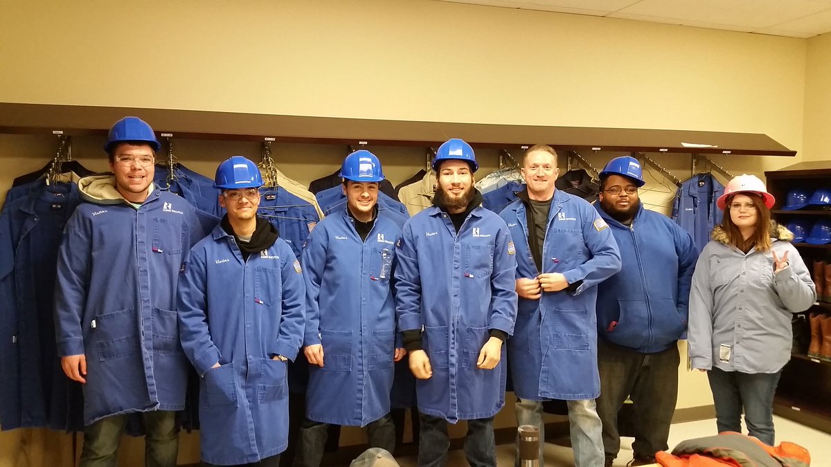 CalUGeology's tweet photo. Petroleum geology students gearing up for a tour of active drill sites with range resources! @CalUofPA https://t.co/oS2O5YAf0Z