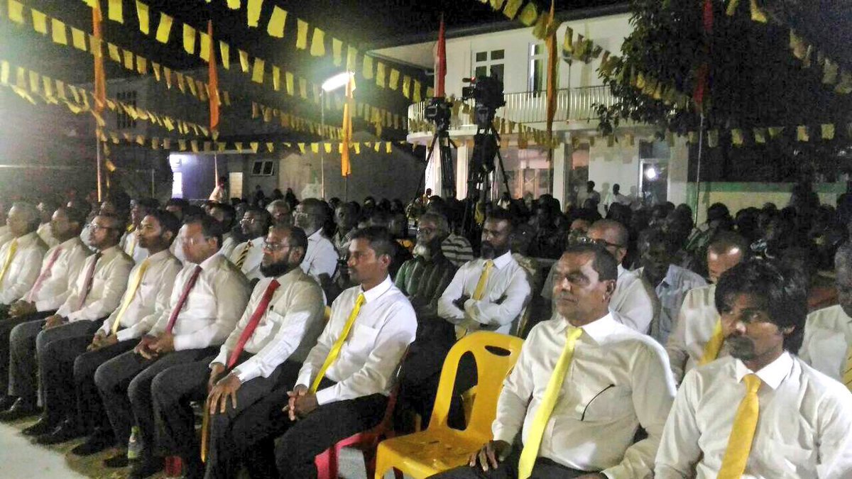 IllathHassan's tweet photo. #RayyithungeBadhalu 🇲🇻
Gulhifaivaa Siyaasee Partythakun Baavvaa #R_ Maduvvari Jalsa Kuriyah dhanee
#MaduvvariJalsa #SaveMaldives #RN2018
https://t.co/915MUYwglU