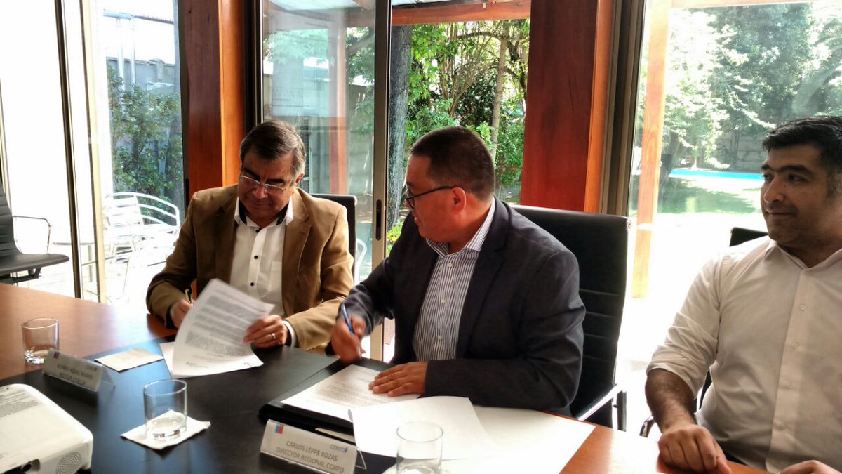 Corfo's tweet photo. #Maule Rector @UTalca y DR #Corfo #Maule @clepenguin lanzan plataforma de caracterización del consumo energético en edificaciones públicas y corporativas. #BienPúblico apoyado por #Corfo cuya duración es de 24 meses. https://t.co/qNcCH3eOwl