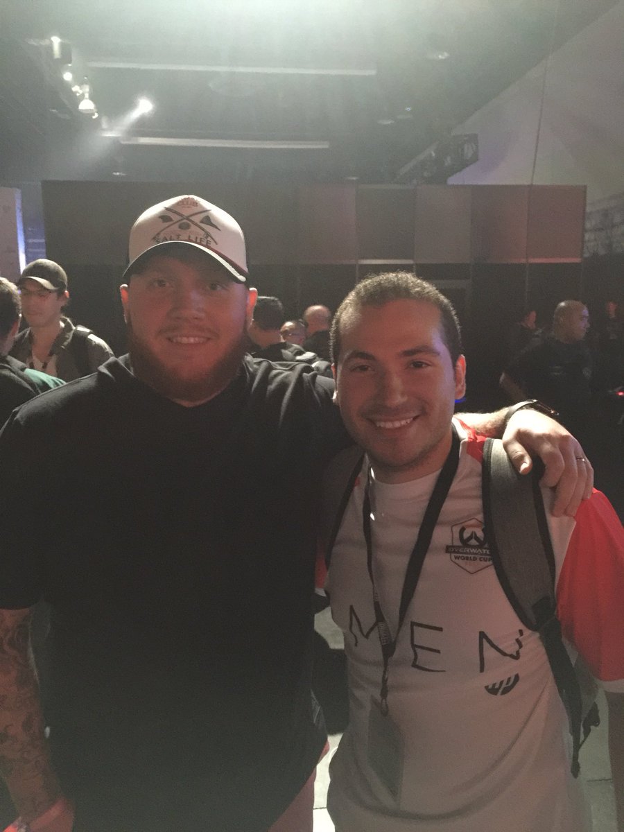 Ac3Killaz's tweet photo. It's actually unbelievable that it's already been a week since Blizzcon. It was such a wonderful event to be at. A special thank you to @xQcOW, @Surefour, @timthetatman, and @layzb_twitch for making it such a once in a lifetime experience 😊 https://t.co/6a0n34ez2F