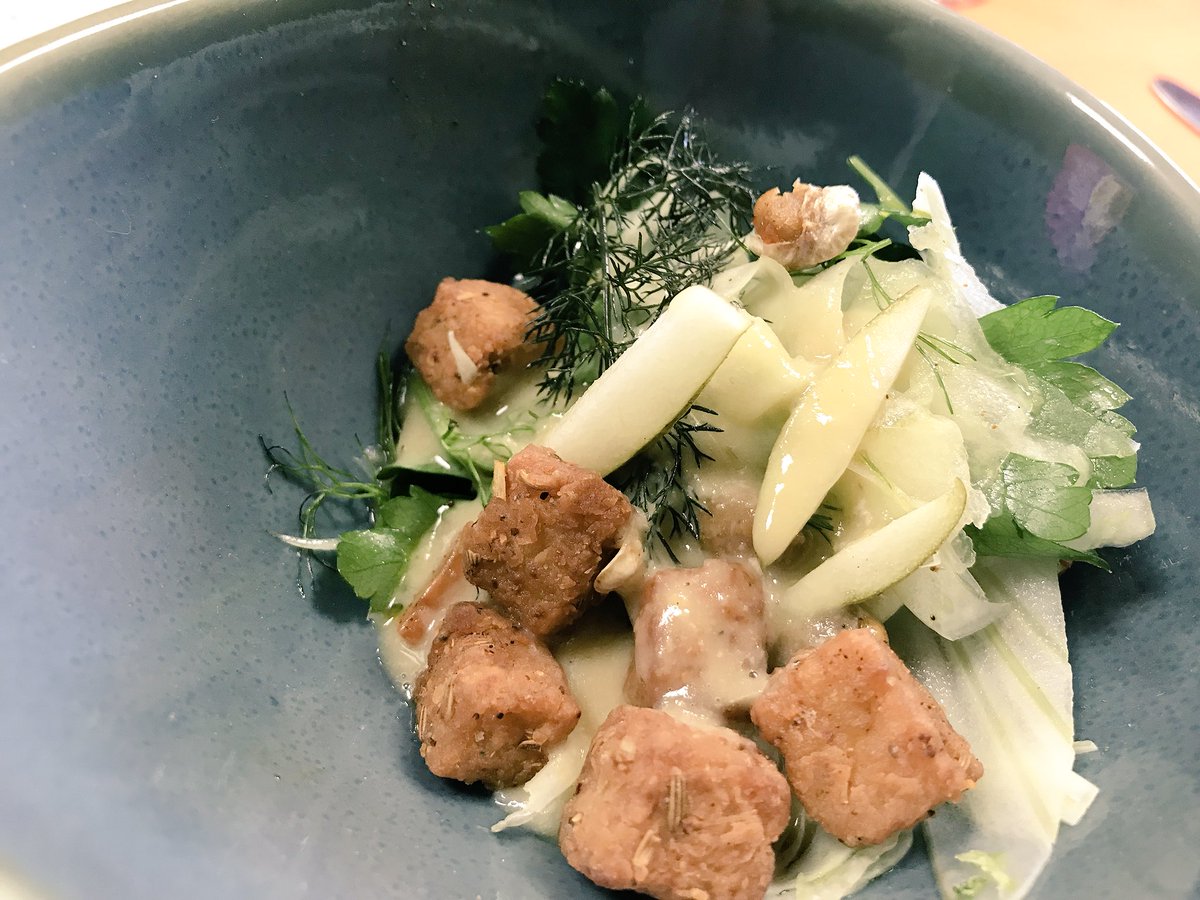 DPbespokedining's tweet photo. Thank you so much to Karla and team from @vegetarianexpre such a fantastic inspirational day with the @HarbourandJones gang 😎 https://t.co/KrPz5TUC1O
