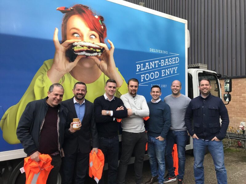 DPbespokedining's tweet photo. Thank you so much to Karla and team from @vegetarianexpre such a fantastic inspirational day with the @HarbourandJones gang 😎 https://t.co/KrPz5TUC1O
