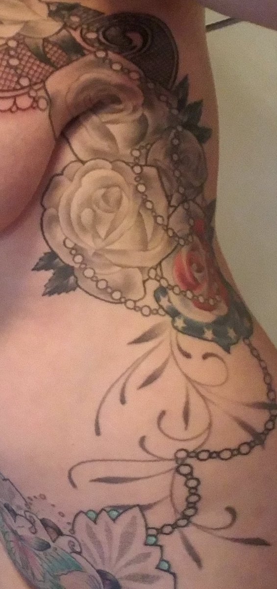 ms_twiggy73's tweet photo. What was only going to be a cover up turns into a master piece in progress! #tattoogirls #tattooart #tattoo #offthemaptattoo https://t.co/d7IA5NoZX2